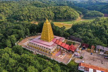 Chedi Phutthakhaya ya da Puttakaya Pagoda, Wat wang Wiwekaram veya Sangkhlaburi, Kanchanaburi, Tayland 'daki wat wang pho uttama