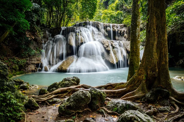 Park Narodowy Khuean Srinagarindra, wodospady Huay Mae Khamin, Kanchanaburi, Tajlandia — Zdjęcie stockowe