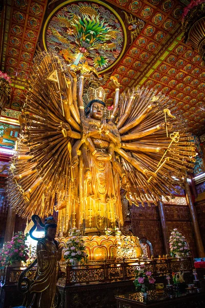 Wat Metta Thamrat ou Wat Metta Tham Photiyan em Kanchanaburi, Tailândia — Fotografia de Stock