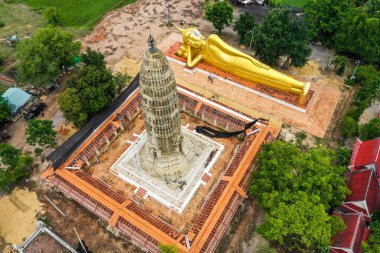 Wat Aranyikawas tapınağı, Buda ve pagoda yaslanıyor, Chon Buri, Tayland