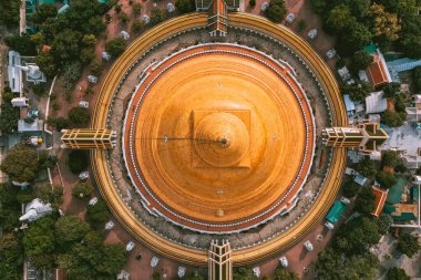 Wat Phra Pathom Chedi Ratchaworamahawihan veya Wat Phra Pathommachedi Ratcha Wora Maha Wihan, Nakhon Pathom, Tayland
