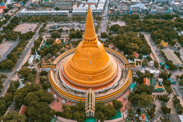 Wat Phra Pathom Chedi Ratchaworamahawihan或Wat Phra Pathommachedi Ratcha Wora Maha Wihan，泰国Nakhon Pathom — 图库照片