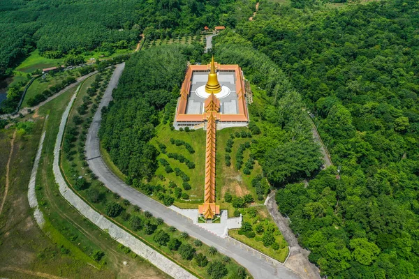 タイ・チョンブリー県のワット・ブノナワドとワット・ブノナワドの空中写真 — ストック写真