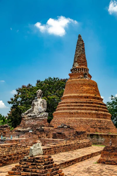 Wat Worachettharam Tapınağı, Phra Nakhon Si Ayutthaya 'da oturan Buda, Tayland' ın tarihi şehri. — Stok fotoğraf