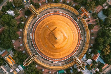 Wat Phra Pathom Chedi Ratchaworamahawihan veya Wat Phra Pathommachedi Ratcha Wora Maha Wihan, Nakhon Pathom, Tayland