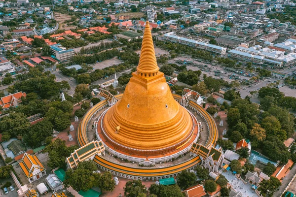 Wat Phra Pathom Chedi Ratchaworamahawihan或Wat Phra Pathommachedi Ratcha Wora Maha Wihan，泰国Nakhon Pathom — 图库照片