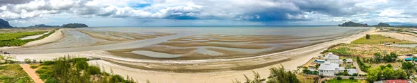 Stranden Bang Pu i Sam Roi Yot National Park i Prachuap Khiri Khan i Thailand — Stockfoto