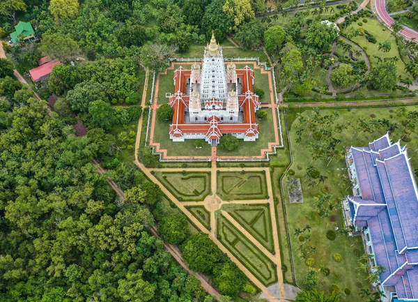 Wat Yannasang Wararam templo, Bodh Gaya Chedi, Bodhagaya Stupa réplica, em wat Yan, em Pattaya, província de Chonburi, Tailândia. — Fotografia de Stock