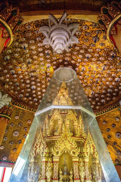 Wat Tham Khao Noi y Wat Tham Sua en Kanchanaburi, Tailandia — Foto de Stock