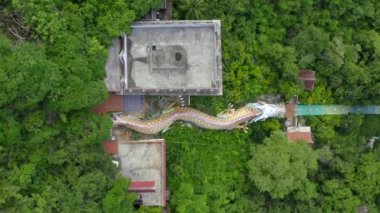 Wat Ban Tham tapınağı ve Kanchanaburi, Tayland 'daki mağara
