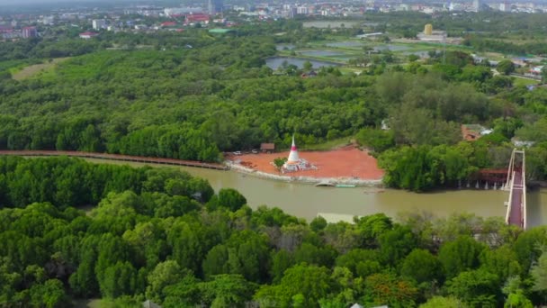 Phra Chedi Klang Nam, Phra Samut Chedi Pak Nam, en Rayong, Tailandia — Vídeos de Stock