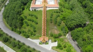 Wat Boonyawad ve Wat Boonyawas 'ın Chon Buri, Tayland' daki hava manzarası.