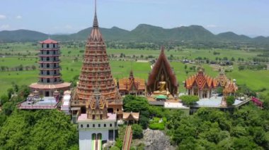 Wat Tham Khao Noi ve Wat Tham Sua, Kanchanaburi, Tayland