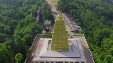 Chedi Phutthakhaya ya da Puttakaya Pagoda, Wat wang Wiwekaram veya Sangkhlaburi, Kanchanaburi, Tayland 'daki wat wang pho uttama