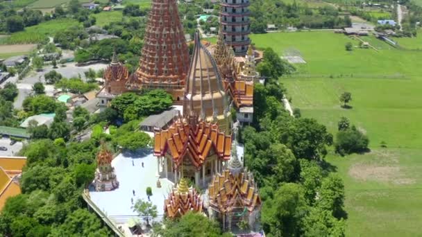 Wat Tham Khao Noi e Wat Tham Sua em Kanchanaburi, Tailândia — Vídeo de Stock