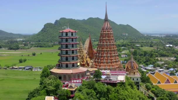 Wat Tham Khao Noi y Wat Tham Sua en Kanchanaburi, Tailandia — Vídeos de Stock
