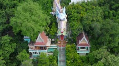 Wat Ban Tham tapınağı ve Kanchanaburi, Tayland 'daki mağara