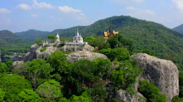 Luchtfoto van Wat Phra Phutthachai in Saraburi, Thailand — Stockvideo