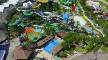 Pattaya, Chonburi, Tayland 'daki kapalı hava parkında terk edilmiş.