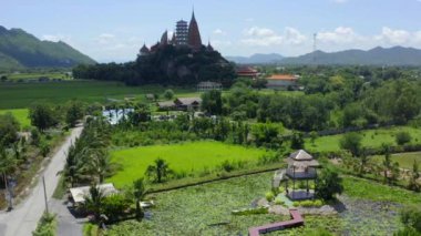 Wat Tham Khao Noi ve Wat Tham Sua, Kanchanaburi, Tayland