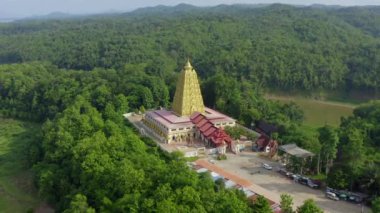 Chedi Phutthakhaya ya da Puttakaya Pagoda, Wat wang Wiwekaram veya Sangkhlaburi, Kanchanaburi, Tayland 'daki wat wang pho uttama
