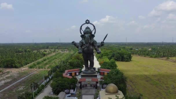 Estatua de bronce de Ganesha - Khlong Khuean Ganesh International park en Chachoengsao, Tailandia — Vídeos de Stock