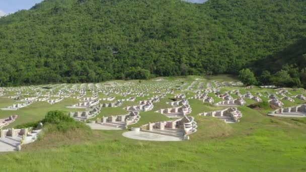 Park cmentarny Wang Hip w Kanchanaburi, Tajlandia — Wideo stockowe