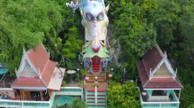 Wat Ban Tham tapınağı ve Kanchanaburi, Tayland 'daki mağara