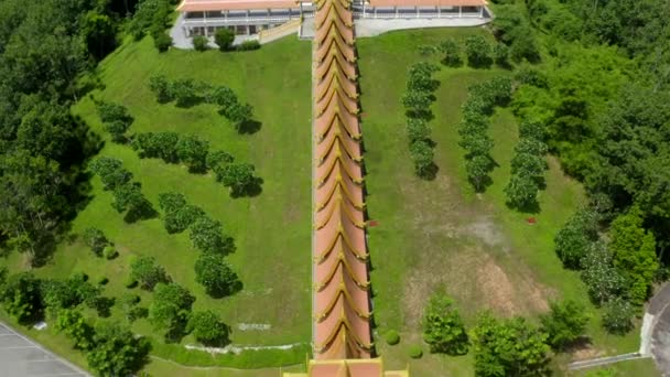 Luchtfoto van Wat Boonyawad en Wat Boonyawas, in Chon Buri, Thailand — Stockvideo