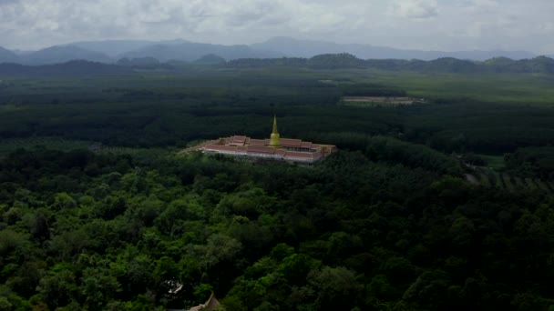 Vista aérea de Wat Boonyawad y Wat Boonyawas, en Chon Buri, Tailandia — Vídeos de Stock