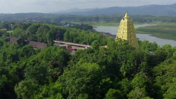 Chedi Phutthakhaya o Pagoda Puttakaya, Wat wang Wiwekaram o wat luang pho uttama en Sangkhlaburi, Kanchanaburi, Tailandia — Vídeos de Stock