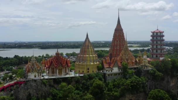 Wat Tham Khao Noi en Wat Tham Sua in Kanchanaburi, Thailand — Stockvideo