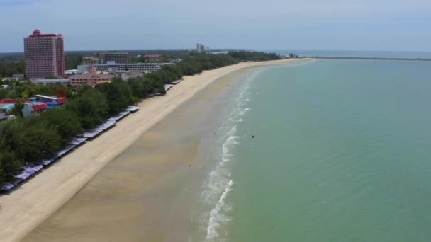 Cha Am Beach in Phetchaburi, Thailand — Stock Video