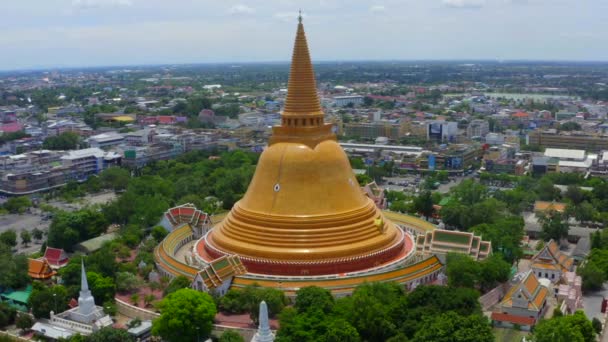 Wat Phra Pathom Chedi Ratchaworamahawihan of Wat Phra Pathommachedi Ratcha Wora Maha Wihan, in Nakhon Pathom, Thailand — Stockvideo