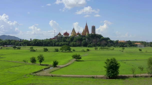 Wat Tham Khao Noi en Wat Tham Sua in Kanchanaburi, Thailand — Stockvideo