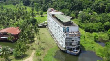 Terk Edilmiş Gemi Chalet, Grand Lagoona 'da Hayalet Gemi, Koh Chang, Trat, Tayland