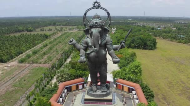 Χάλκινο άγαλμα του Ganesha - Khlong Khuean Ganesh International park in Chachoengsao, Ταϊλάνδη — Αρχείο Βίντεο