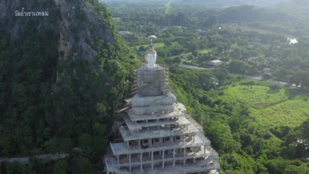 Wat tham khao laem Tempel in Kanchanaburi, Thailand — Stockvideo