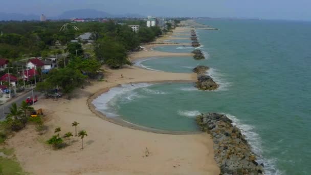 Luchtfoto van PMY Beach in Rayong, Thailand — Stockvideo