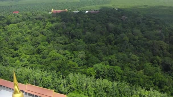 Vista aérea de Wat Boonyawad e Wat Boonyawas, em Chon Buri, Tailândia — Vídeo de Stock