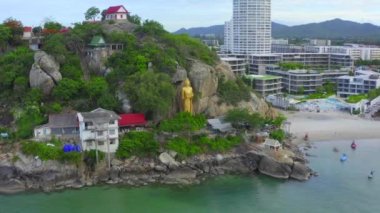 Wat Khao Takiab tepesi ve Hui Hin 'deki plaj, Prachuap Khiri Khan, Tayland
