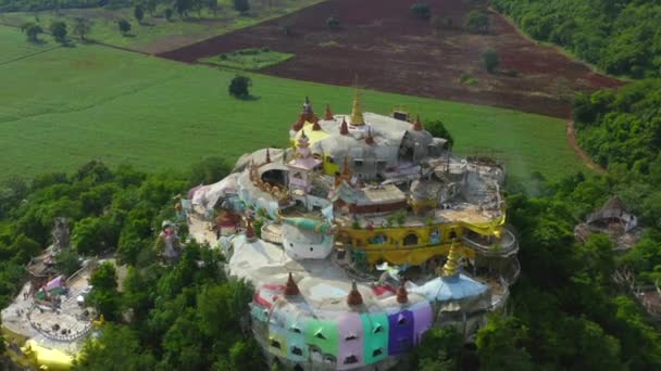 Wat Simalai Songtham en Nakhon Ratchasima, Tailandia — Vídeo de stock