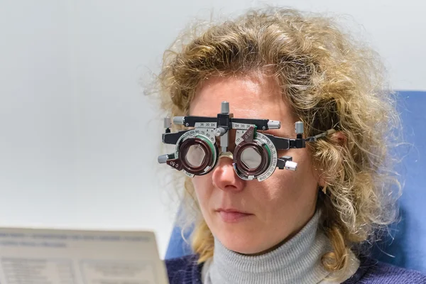 Ausrüstung für Augenuntersuchungen — Stockfoto