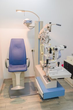 bir göz doktoruna ofiste tıbbi donatımı