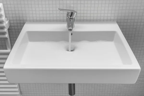 Lavabo blanco primer plano —  Fotos de Stock