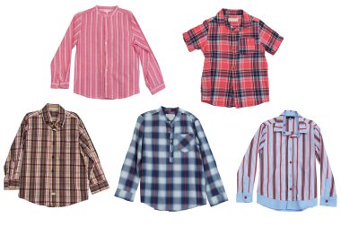 Erkeklerin gömlekleri beyaz arka planda izole