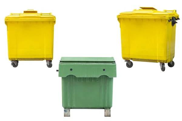 Poubelles vertes et jaunes isolées sur fond blanc — Photo