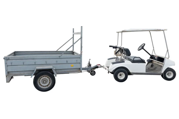 Elektrisch voertuig met een aanhangwagen voor golf geïsoleerd op witte achtergrond — Stockfoto