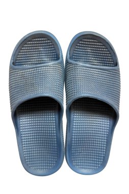 Beyaz arka planda izole edilmiş mavi plaj terlikleri, üst manzara