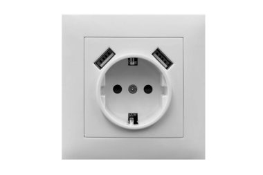 Üç USB girişi olan beyaz bir fiş. Fiş beyaz ve beyaz arka planda izole edilmiş gümüş bir vidası var.